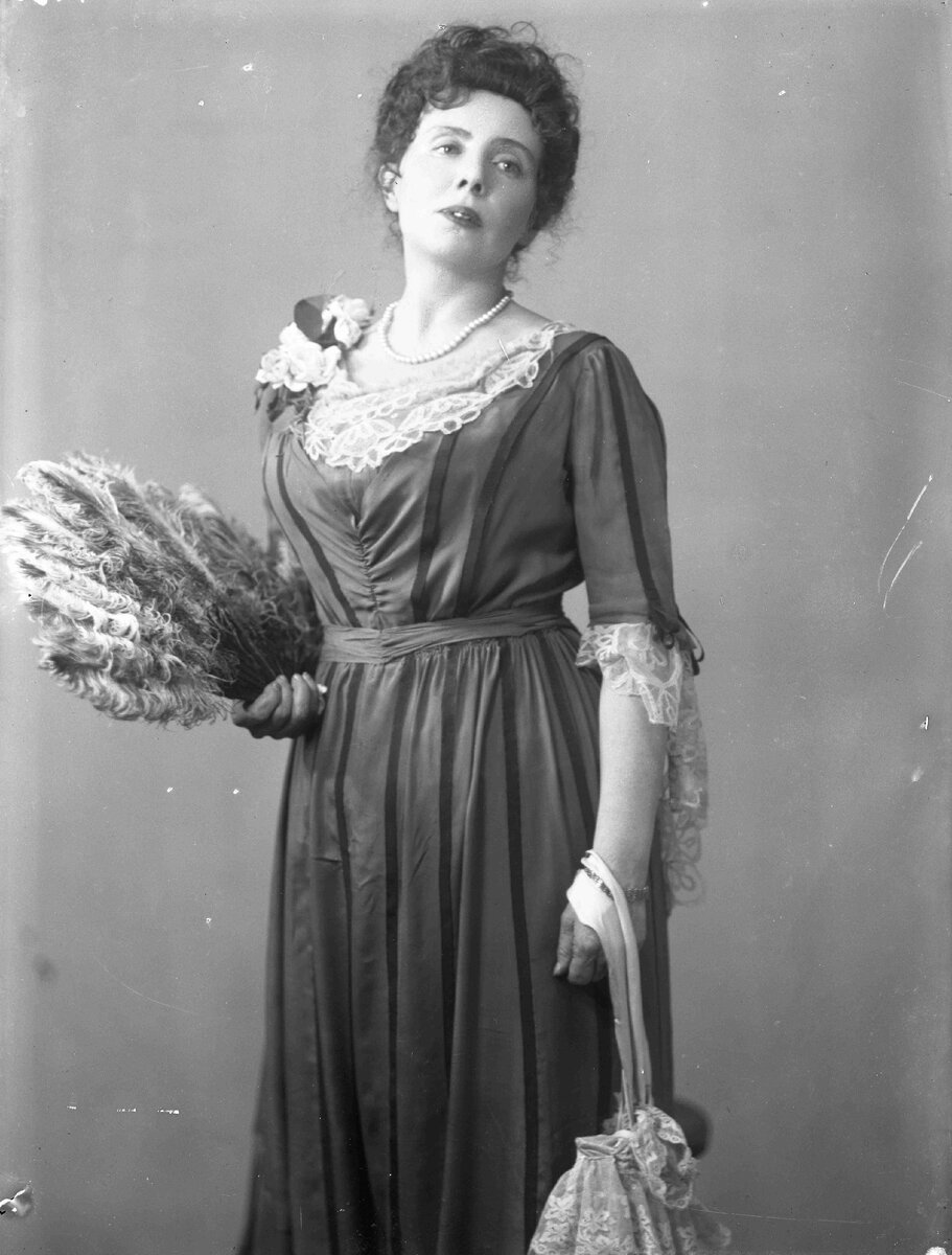 Вера Соколова - Раневская. Фото Михаила Сахарова 1941 года