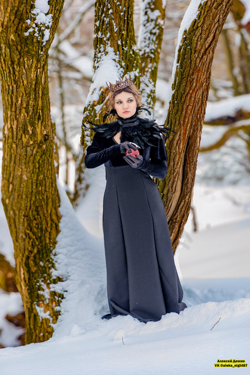 Прическа злой королевы. Песни злой королевы. Злая королева однажды в сказке. Реджина миллс злая королева с огнем. Однажды в сказке злая королева и охотник.