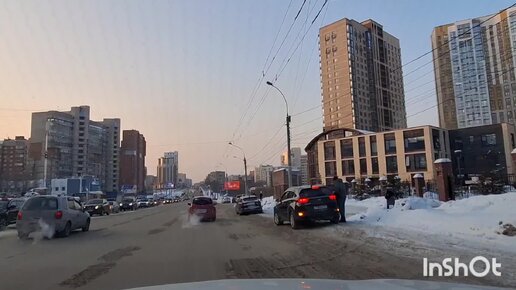 Новосибирск. Часть улицы Кошурникова и часть улицы Гоголя. Зимний вечер 2024 года.
