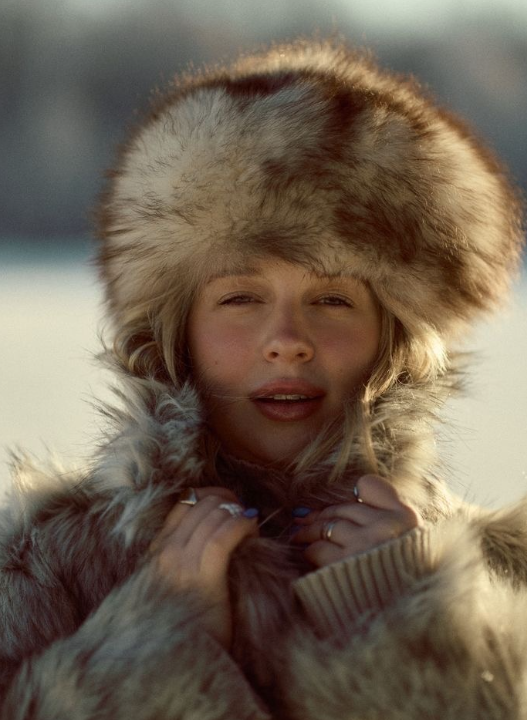 Талантливая девушка. Три желания песня виктория старикова. Песни для девочек. Поет вика старикова. 3 девочки песня про девочку.