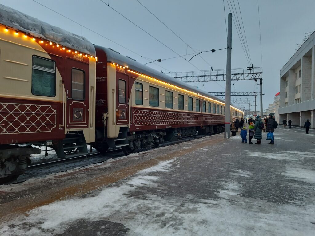 Уральский экспресс»: электровоз потерялся, а в вагоне-баре плели интриги.  Но приехать ради него в Екатеринбург стоит (28 ФОТО) | 1520. Все о ж/д |  Дзен