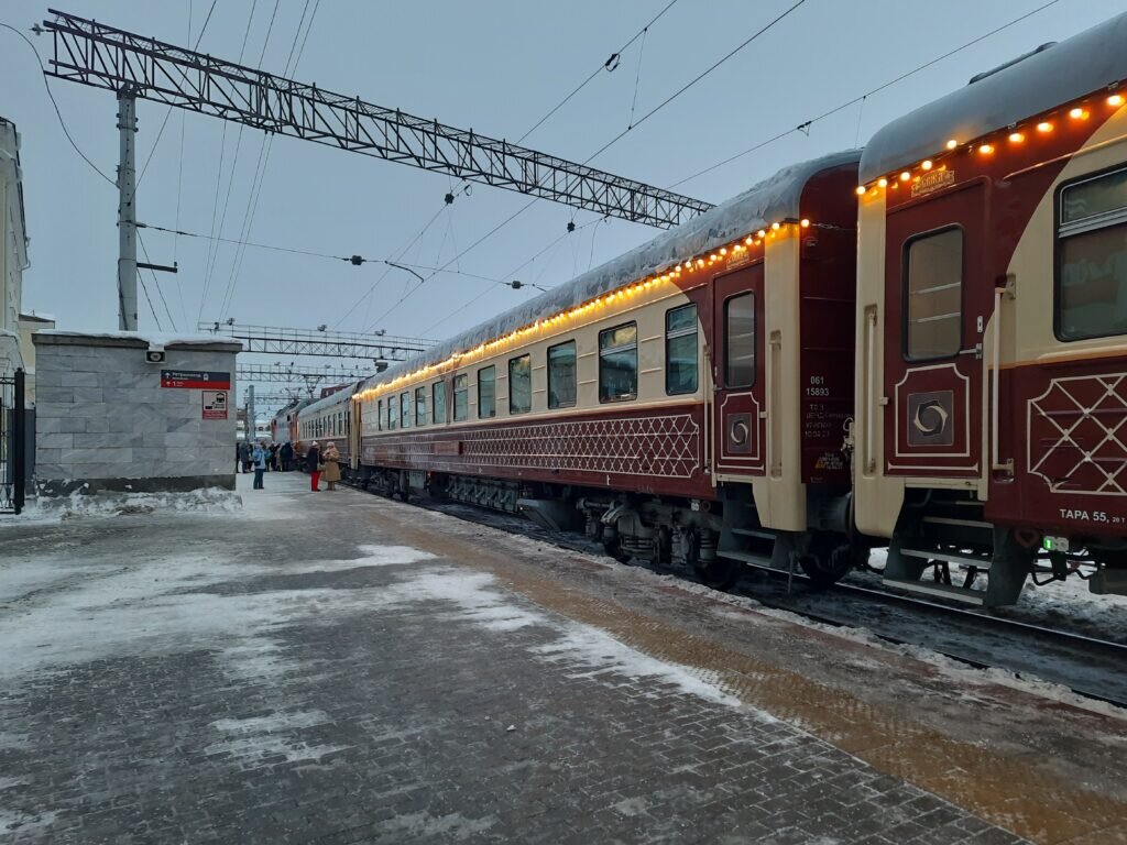 Уральский экспресс»: электровоз потерялся, а в вагоне-баре плели интриги.  Но приехать ради него в Екатеринбург стоит (28 ФОТО) | 1520. Все о ж/д |  Дзен