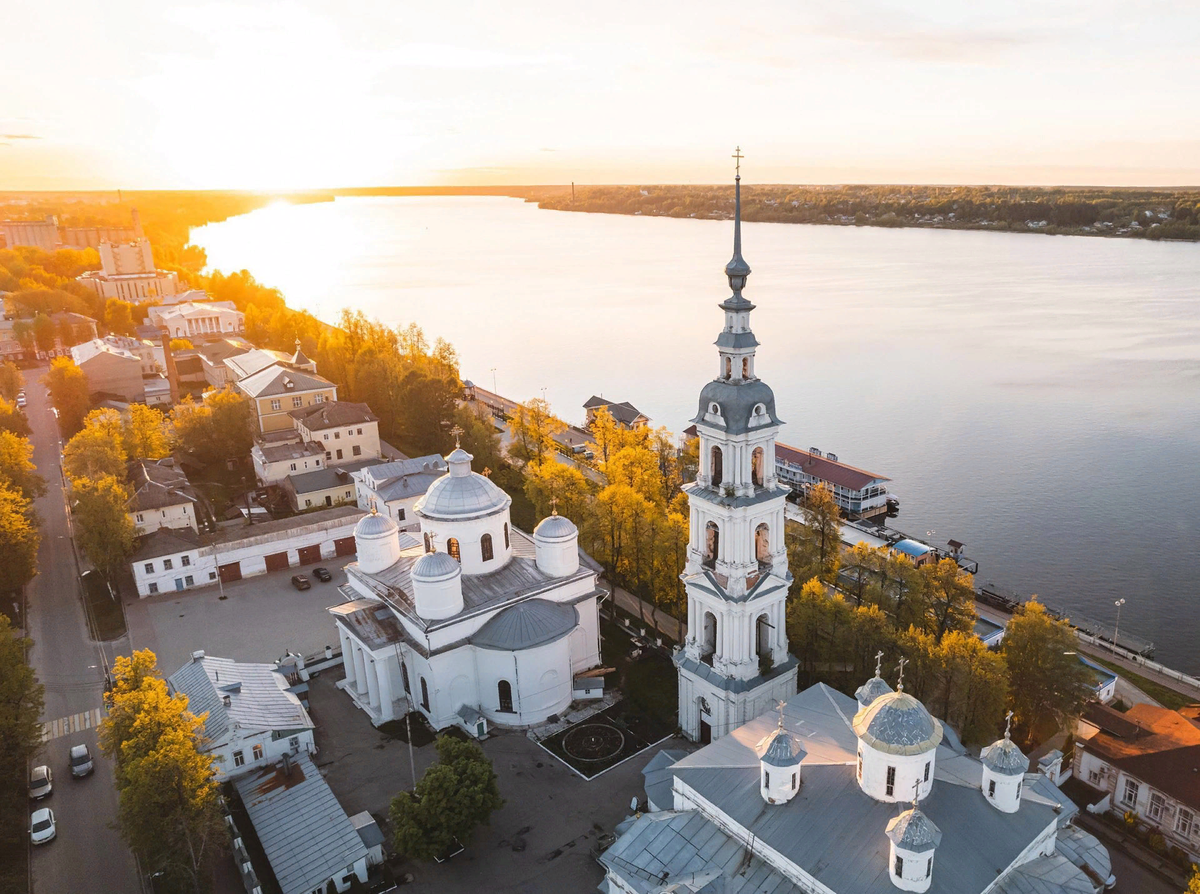 История города Кинешма насчитывает более 900 лет. Город основан в 1174 году и является одним из старейших на территории Центральной России.