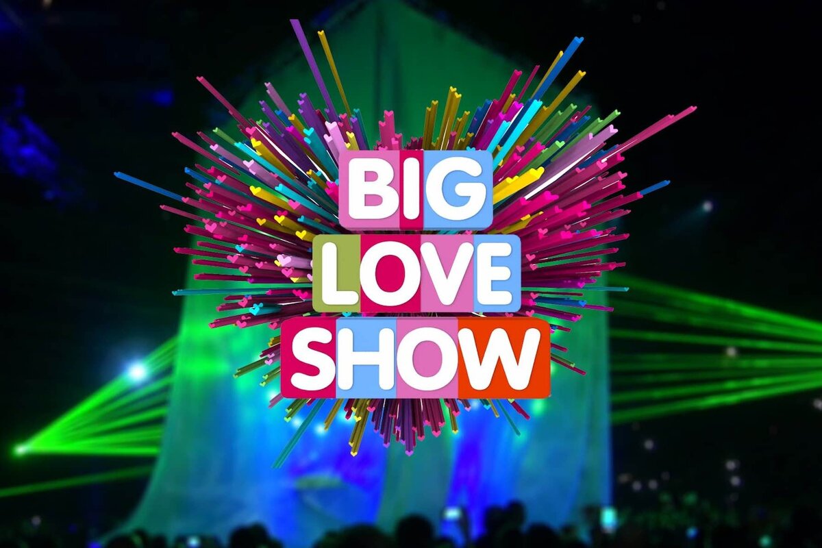 На фото: афиша «Big Love Show»