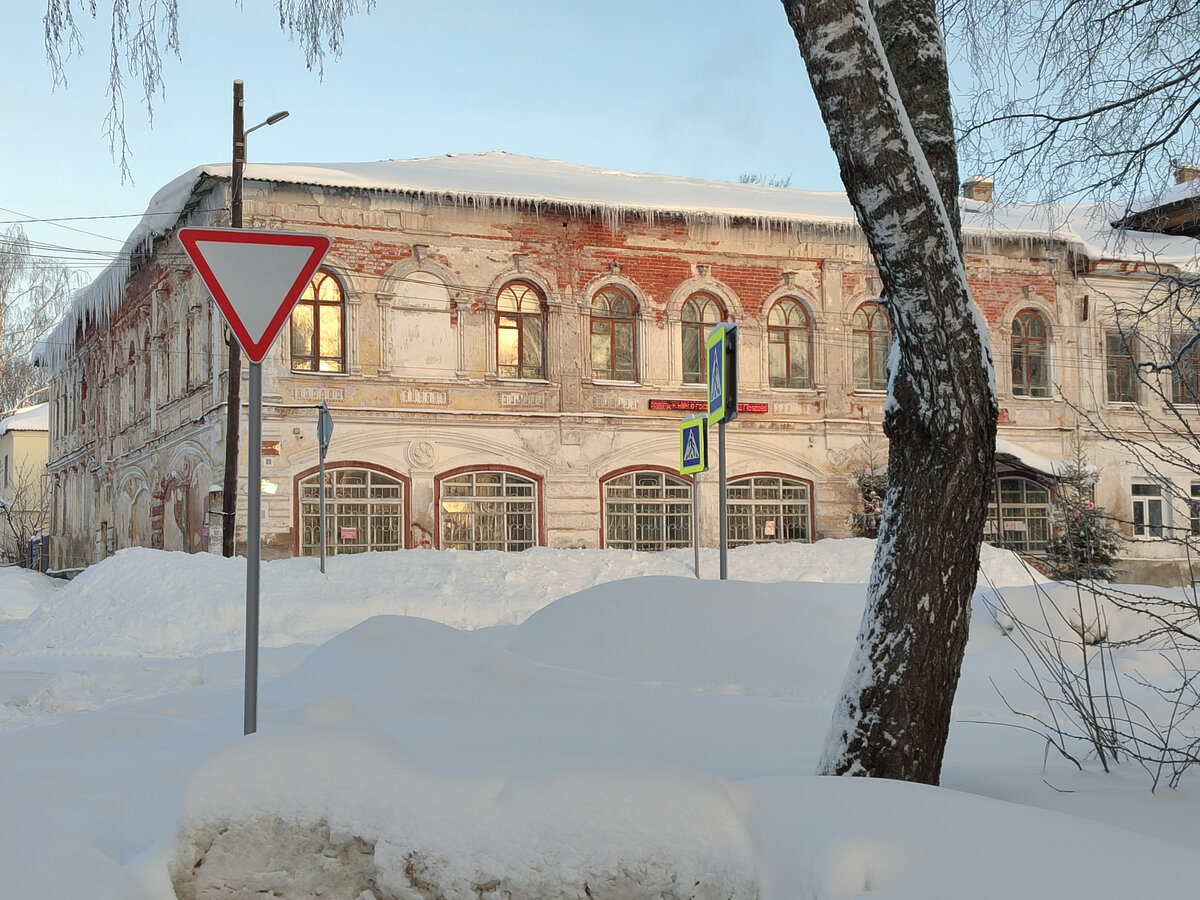 Воскресенский собор тутаев. Город работ тутаев. Воскресенский собор. Тутаев достопримечательности. Романов-борисоглебск тутаев.