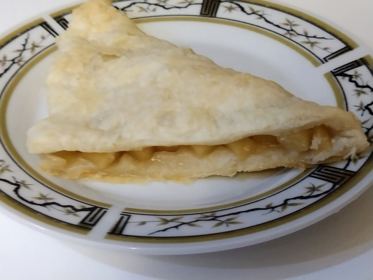 слоеный завиток с корицей. слоеные завитушки с корицей. язычки из слоеного бездрожжевого теста. язычки из слоеного. булочки-розочки из дрожжевого теста.