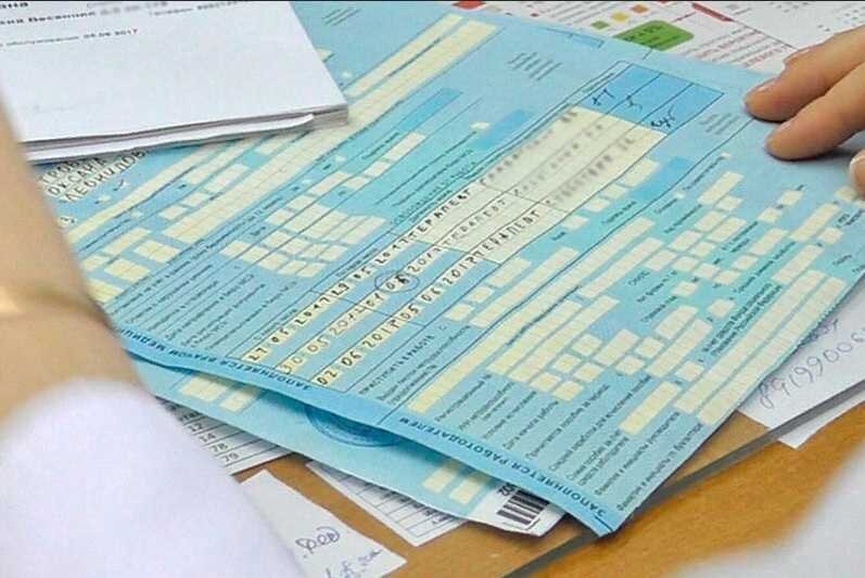 Сотрудник увольняется находясь на больничном. Сколько платят больничный после увольнения. Сотрудник увольняется находясь на больничном. Можно ли уволить работника. Увольнение на больничном.