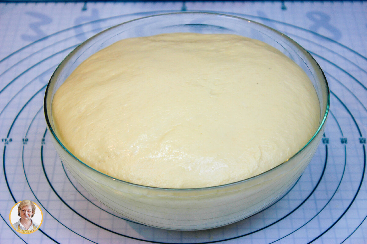 Тесто получилось слишком крутое. Не крутое тесто. Вымешивание теста. Крутое тесто размягчить. Тесто получилось слишком крутое.