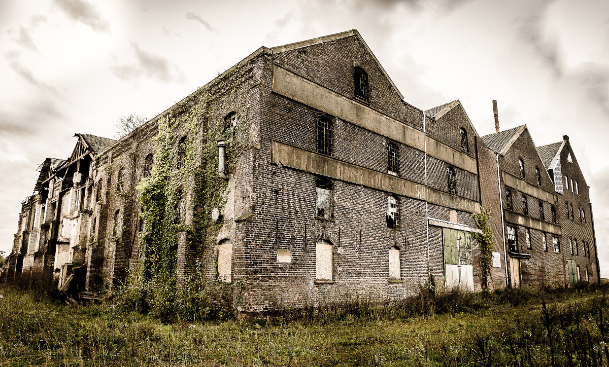 <a href="https://ru.freepik.com/free-photo/old-abandoned-stone-building-with-broken-windows-under-the-dark-cloudy-sky_10944260.htm#page=2&query=%D0%9F%D1%81%D0%B8%D1%85%D0%B1%D0%BE%D0%BB%D1%8C%D0%BD%D0%B8%D1%86%D1%8B%20%D1%81%D0%BD%D0%B0%D1%80%D1%83%D0%B6%D0%B8&position=4&from_view=search&track=ais&uuid=36800f77-cc6f-4c57-96fe-9b40526a7910">Изображение от wirestock</a> на Freepik