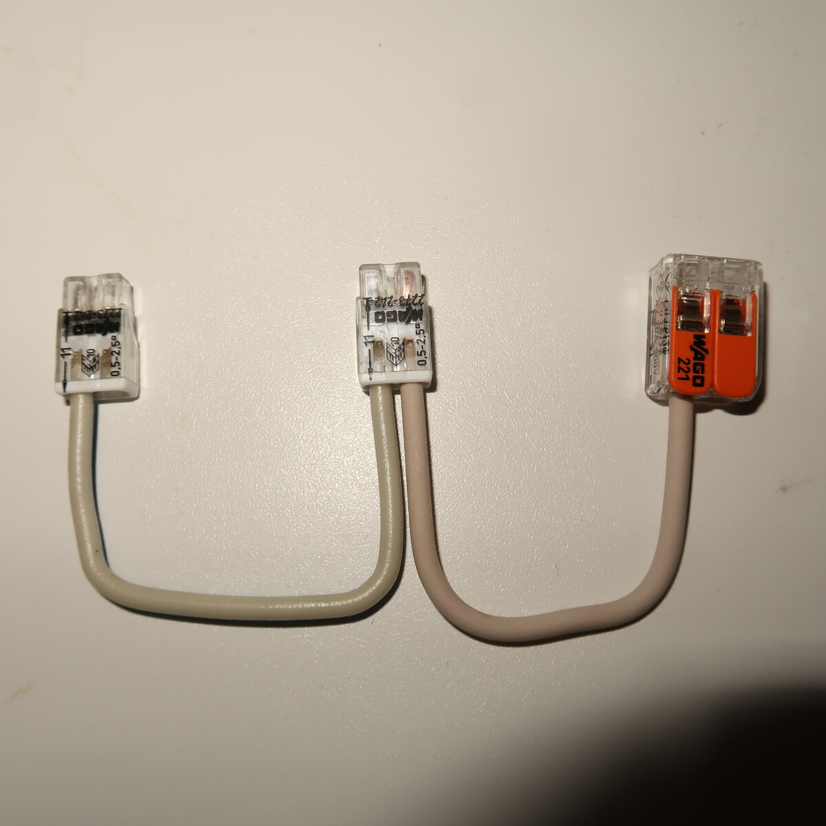 Можно сказать, что вся квартира будет "висеть" на одной клемме. Клеммы подключены последовательно.