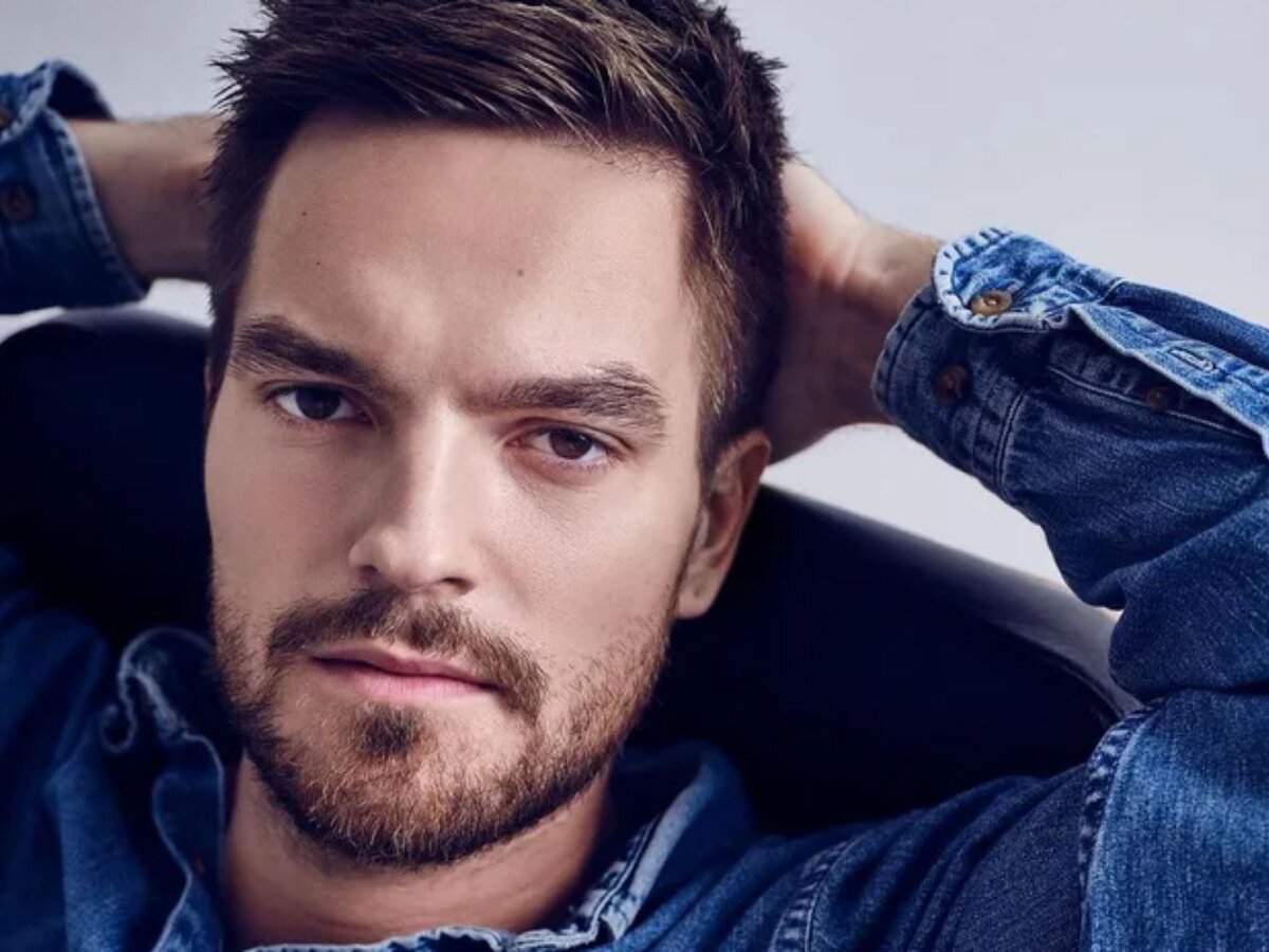 Актер театра и кино Никита Волков