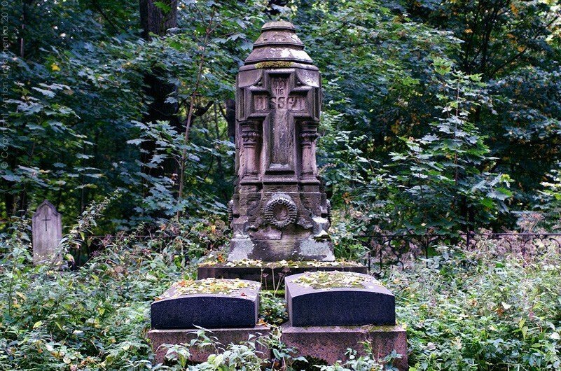 Малоохтинское кладбище