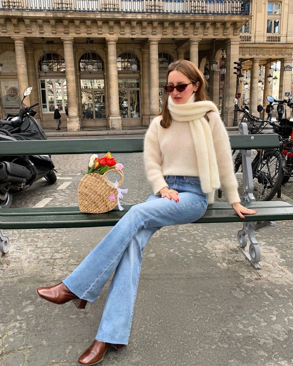 Красные широкие брюки. Белый образ для девушки. Брюки джоггеры стрит стайл. Что одеть со штанами. Оливия палермо в брюках.