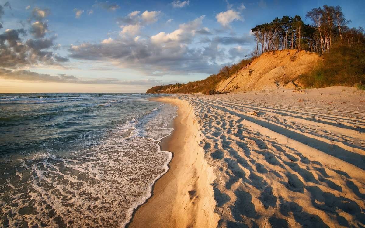 Расположена на побережье балтийского моря