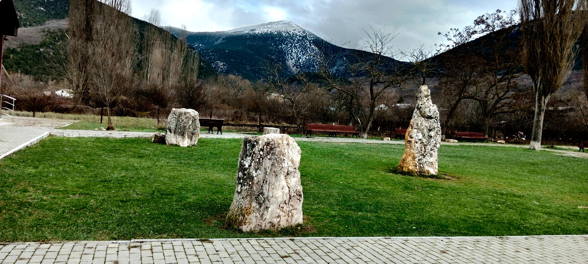 Скельские менгиры