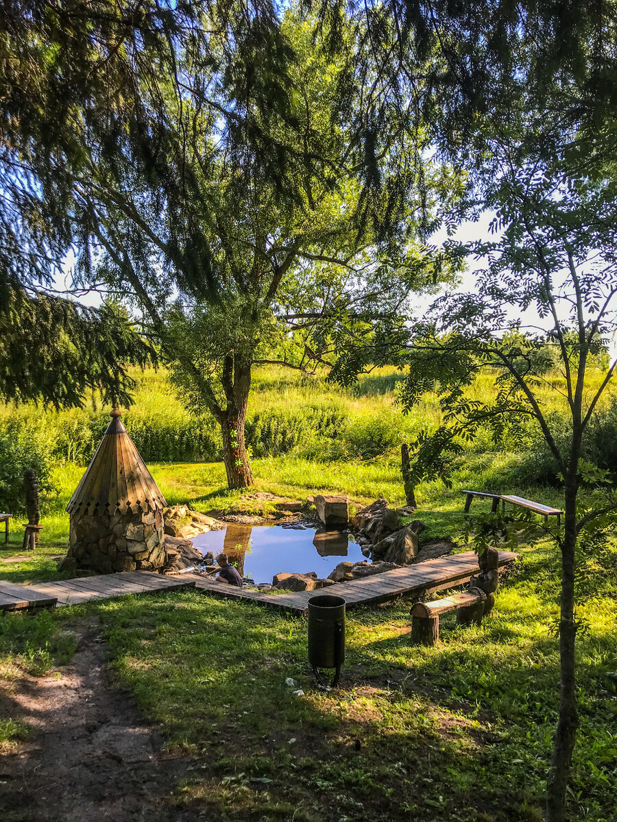 Мельница село воскресенское. Деревня у реки. Исток камы удмуртия. Исток реки волга. Волговерховье исток волги.