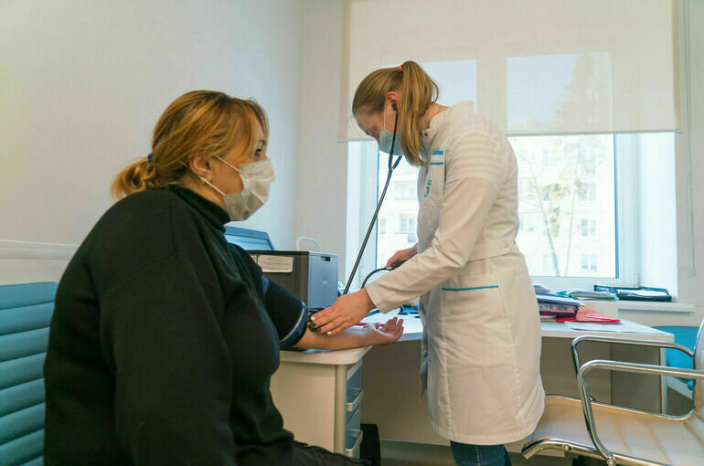 Время приема пациента. Норматив на 1 врача терапевта поликлиники. Организация работы врача поликлиники. Организация приема больных в поликлинике. Норматив времени приема врача терапевта.