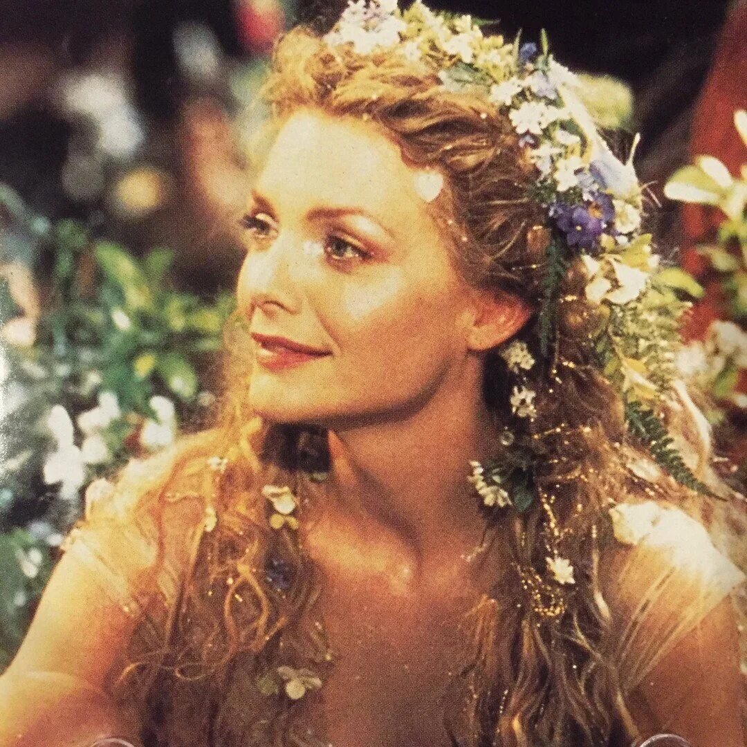 Мише́ль Пфа́йффер-Сон в летнюю ночь 