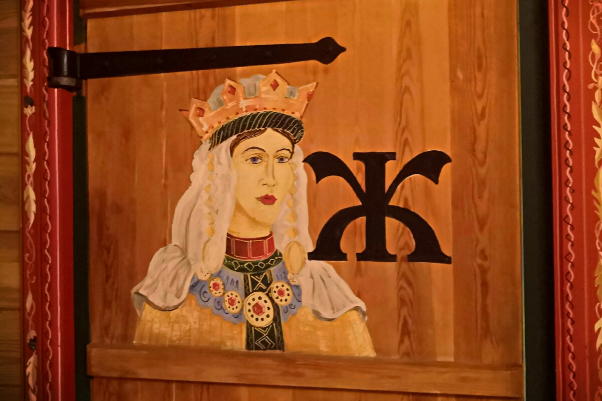 Это, конечно, не с Востока, это наше)) Узнаете место или подсказать?