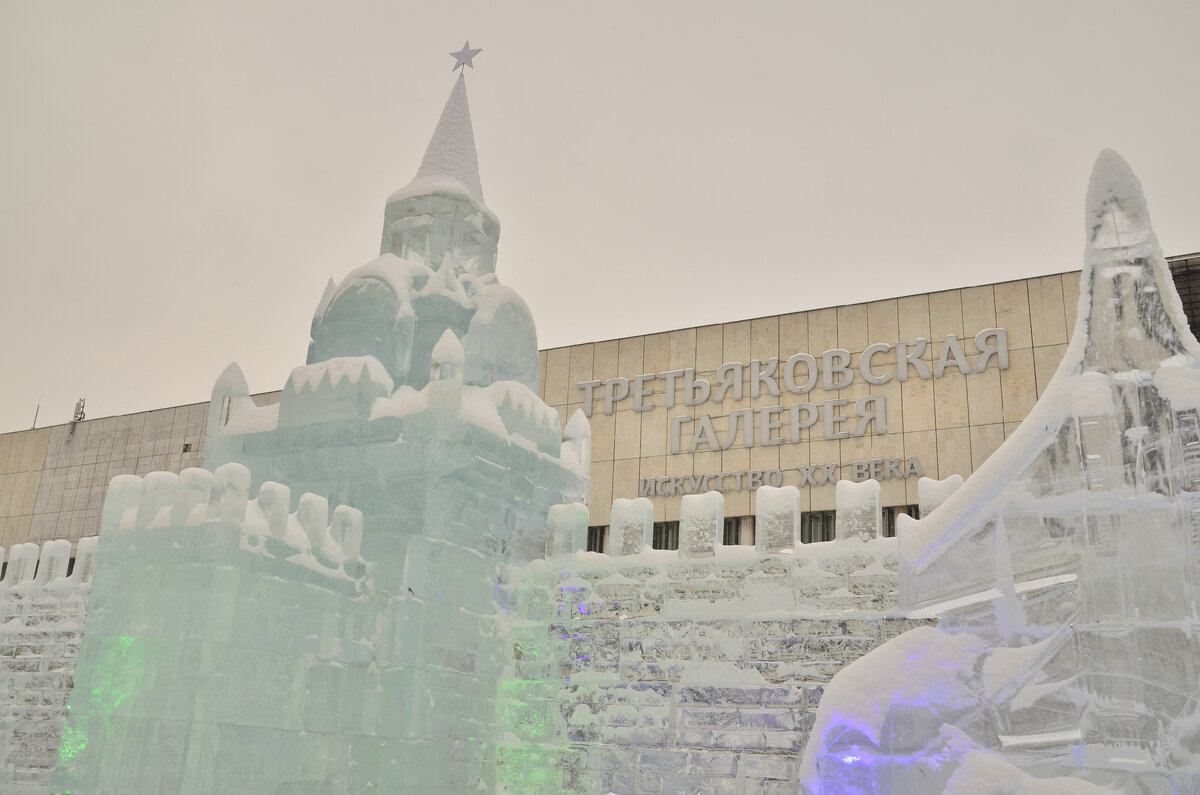 Ледяные скульптуры в парке музеон 2024. Кутузовский проспект ледовые скульптуры. Музеон ледяные скульптуры 2023. Ледяные фигуры музеон. Снежные скульптуры в москве.
