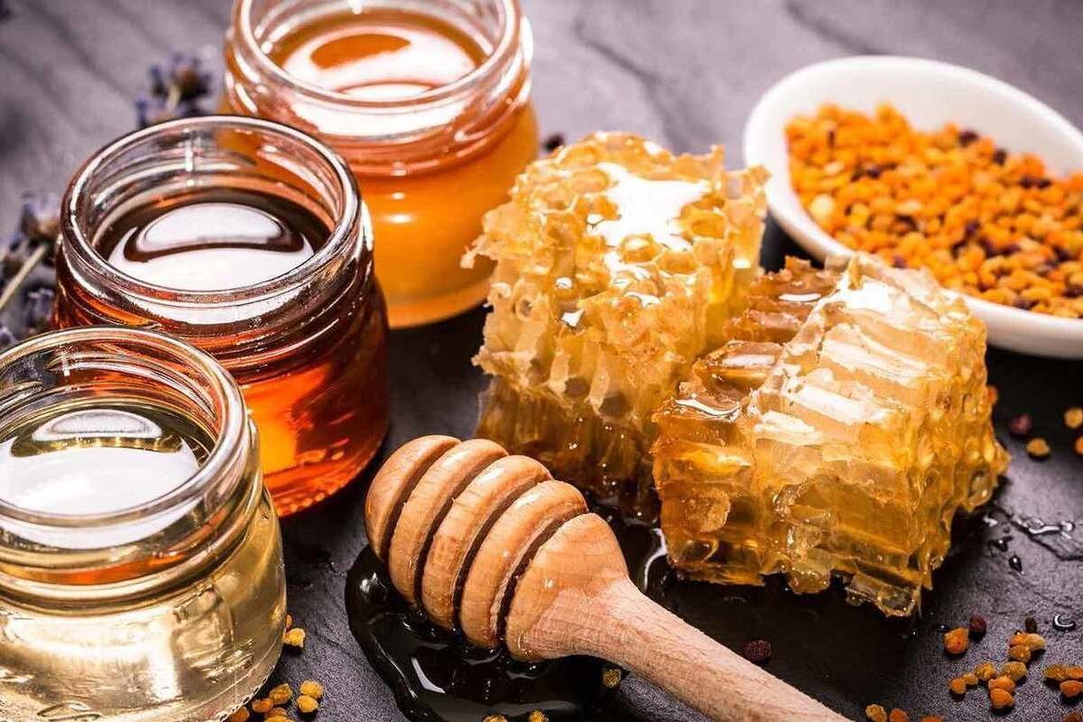 Во сне ела мед к чему. Медовый спас Маковей. Мёд натуральный. Пчелиный мёд. Мёд и продукты пчеловодства.