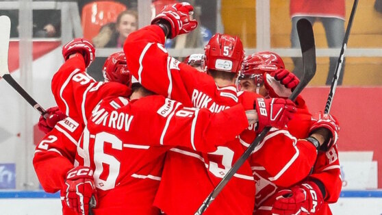    "Спартак" одержал третью победу подряд в матче с "Торпедо" в КХЛ Андрей Бурков