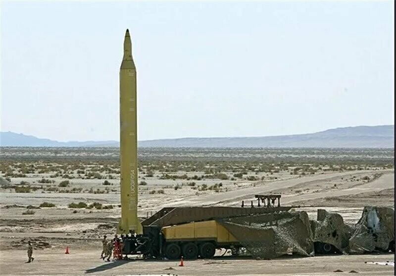 ШАХАБ-3. Дальность действия - до 2000 км. Стоит на вооружении КСИР