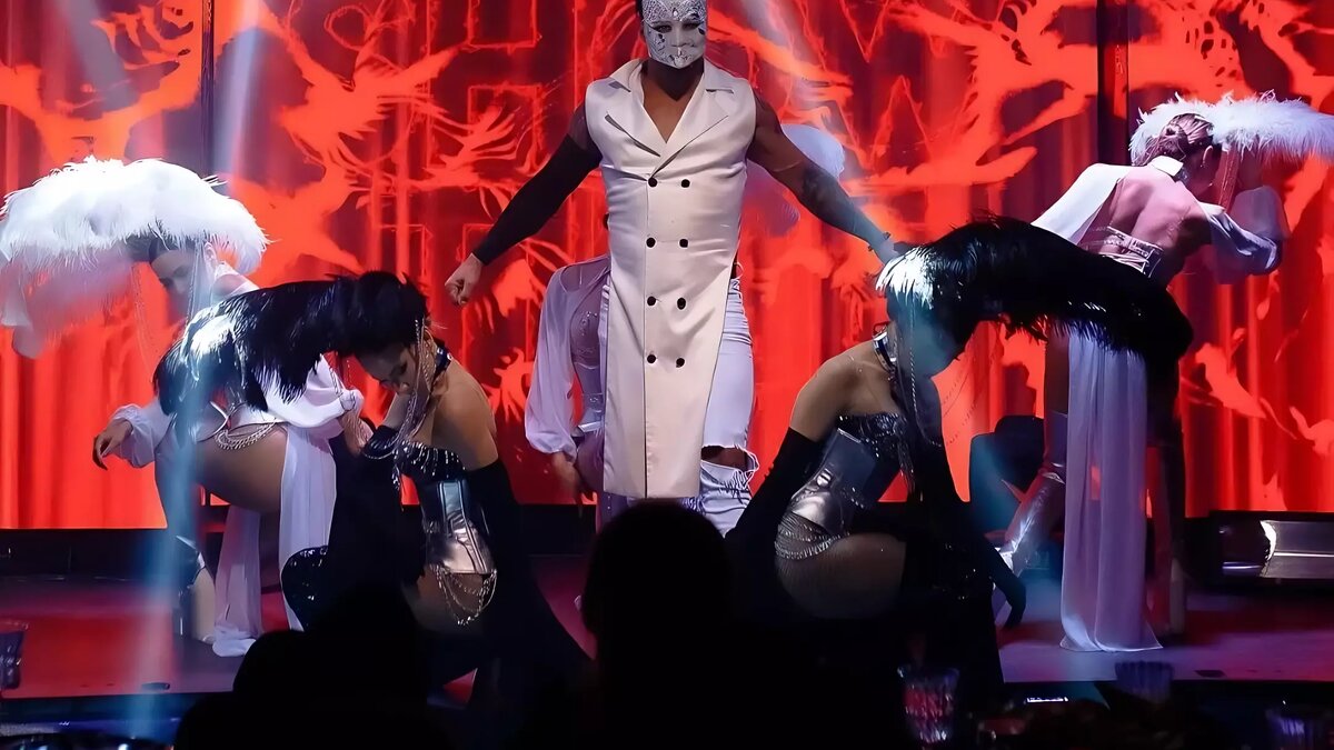     Казанский мужской стрип-кабаре «Эгоист» оказался в эпицентре скандала в Ульяновске, где прошла вечеринка в клубе «Матрешка» с мужским стриптизом.