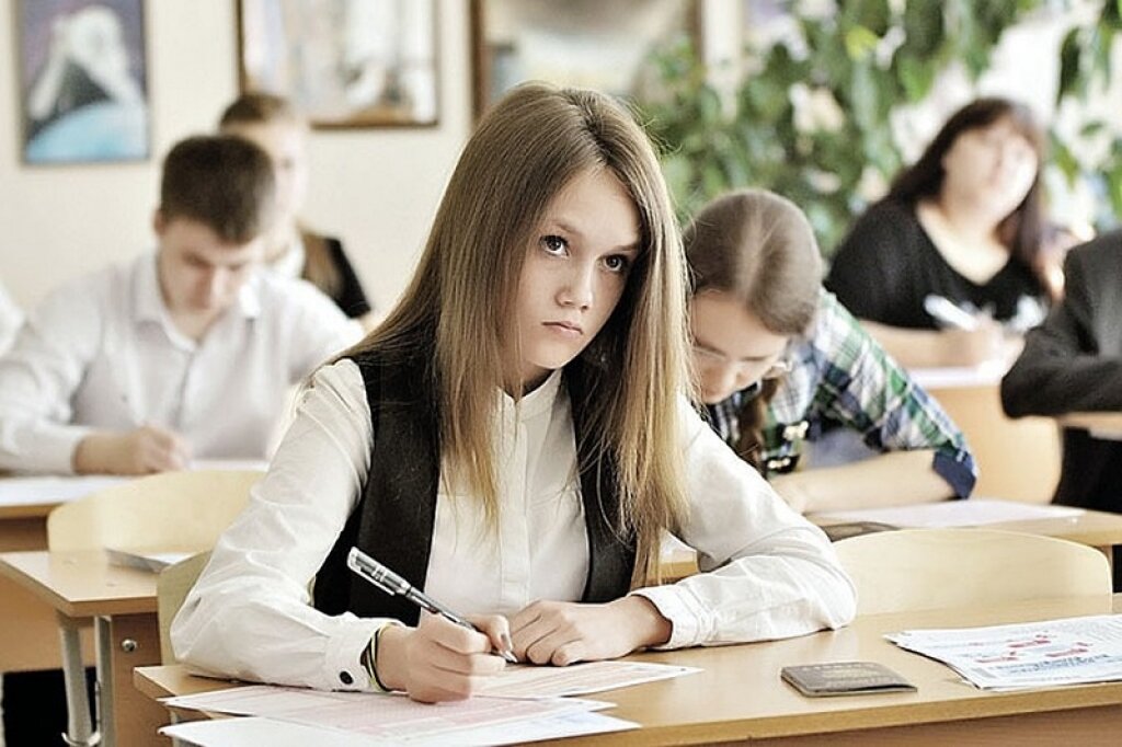 Общение с друзьями подростки. Юношеский возраст школа. Юношеский возраст. Современный ученик. Обучение в юношеском возрасте.