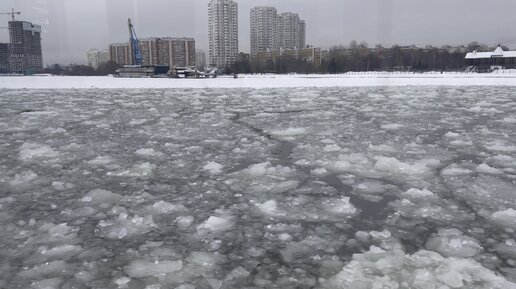 Прокатилась на московском аквабусе