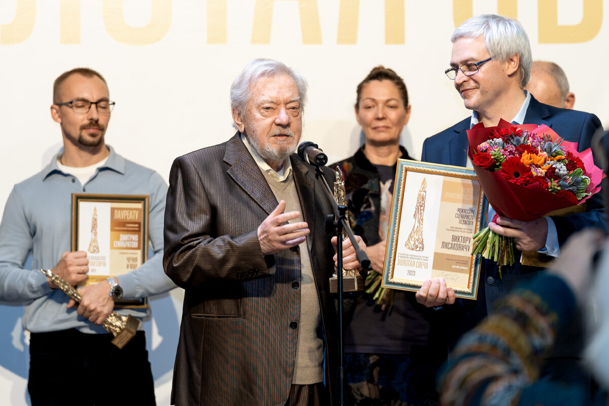 Режиссер, сценарист, педагог, народный артист России Виктор Лисакович и председатель оргкомитета премии режиссёр Сергей Зайцев