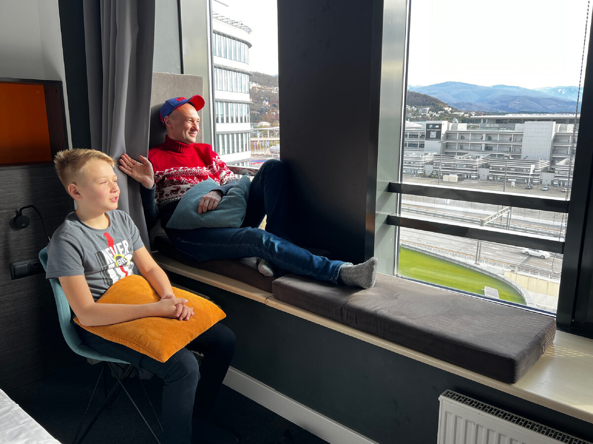 чёрный маник на короткие ногти. безупречно черный. темный маникюр. черные ногти. черные ногти.