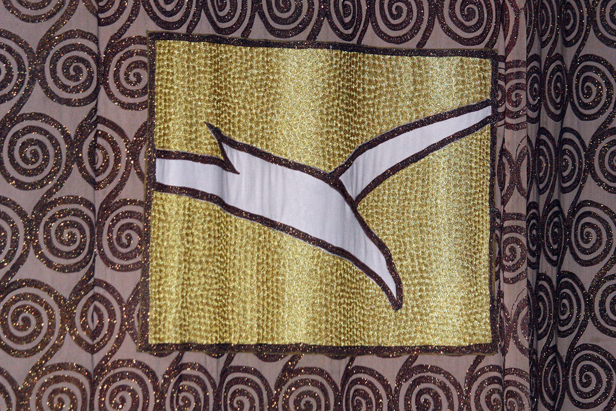 Чайка на занавесе МХТ. Фото из открытых источников.