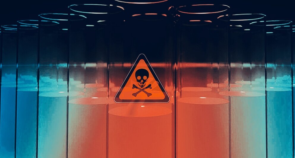 опасные для ребенка запахи. опасные для ребенка запахи. ребенок сморкается. орви. токсичный запах.