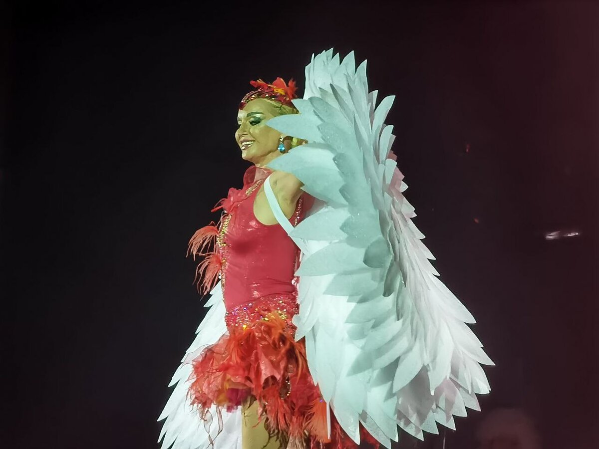 свадебная фотосессия с мыльными пузырями. красивое шоу на свадьбу. свадебные шоу. свадебное шоу. шоу на свадьбу.