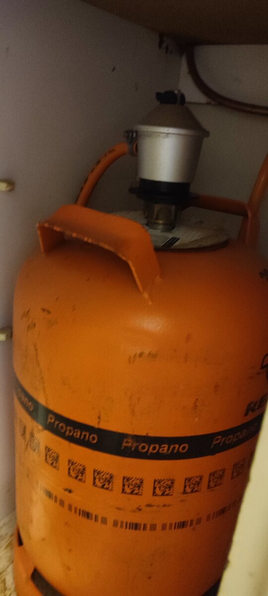 Баллоны с газом 4-100а 4дм3. Газовый баллон для презентации. Зачем баллоны. Баллон для хранения газов физика. Зачем баллоны.