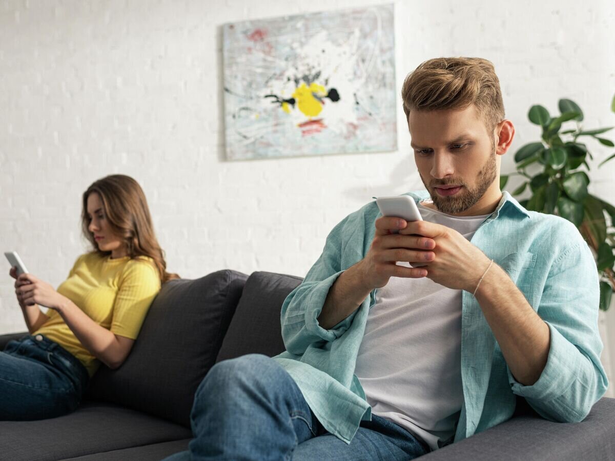 Как скрыть статус от некоторых людей. Скрыть статус в whatsapp. Скрытые статусы в whatsapp. Скрыть статус в вк. Как скрыть статус от некоторых людей.