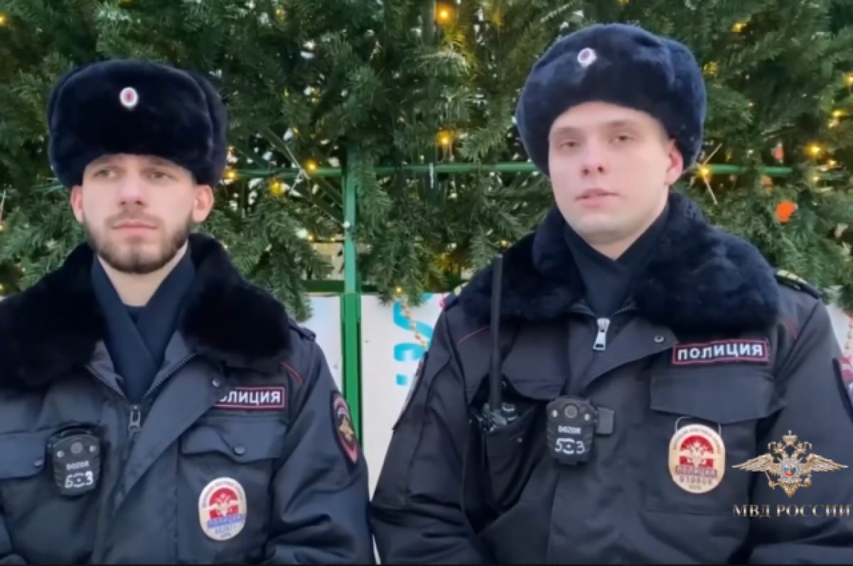 Зарплата полицейского. Сегодня полиция стоит. Форма ппс полиции. Форма полиции 2022. Форма российской полиции.