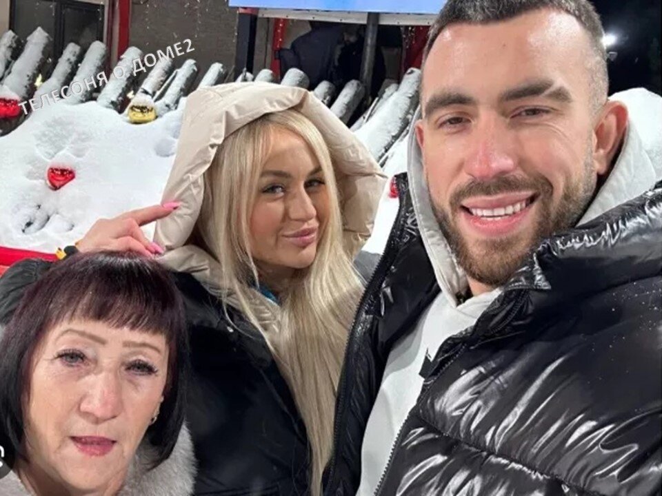 Дом два возвращается. Телеканал ю дом 2. Лобное место дом 2. Дом два возвращается. Дом 2 картинки.