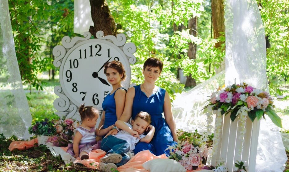 Склейка топографических карт. Основание черешок листовая пластинка у листа. Строение черешка листа. Пальчато сетчатое жилкование листовой пластинки. Части листа листовая пластинка черешка основание листа прилистники.