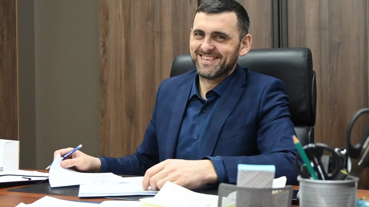     Вчера Саяногорский городской суд огласил приговор главе Бейского района Иннокентию Стряпкову за превышение должностных полномочий, сообщает «Фемида Хакасии».