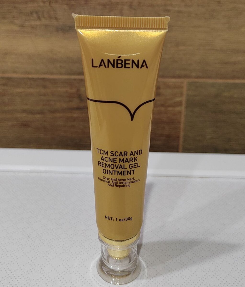 Переводится: Гель мазь для удаления шрамов и акне. Удаление шрамов и прыщей противовоспалительное и восстанавливающее средство.