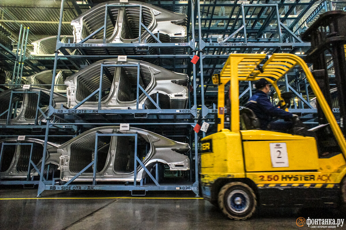 Человек с собакой. Хозяин собаки. Кошка и хозяин. Хозяин будет доволен. Довольный хозяин демотиватор.