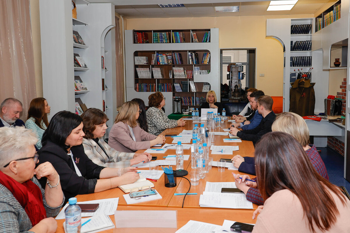 Медико-социальная работа. Общение с пожилым. Консультирование пожилых. Соц работник. Работники социальной сферы.