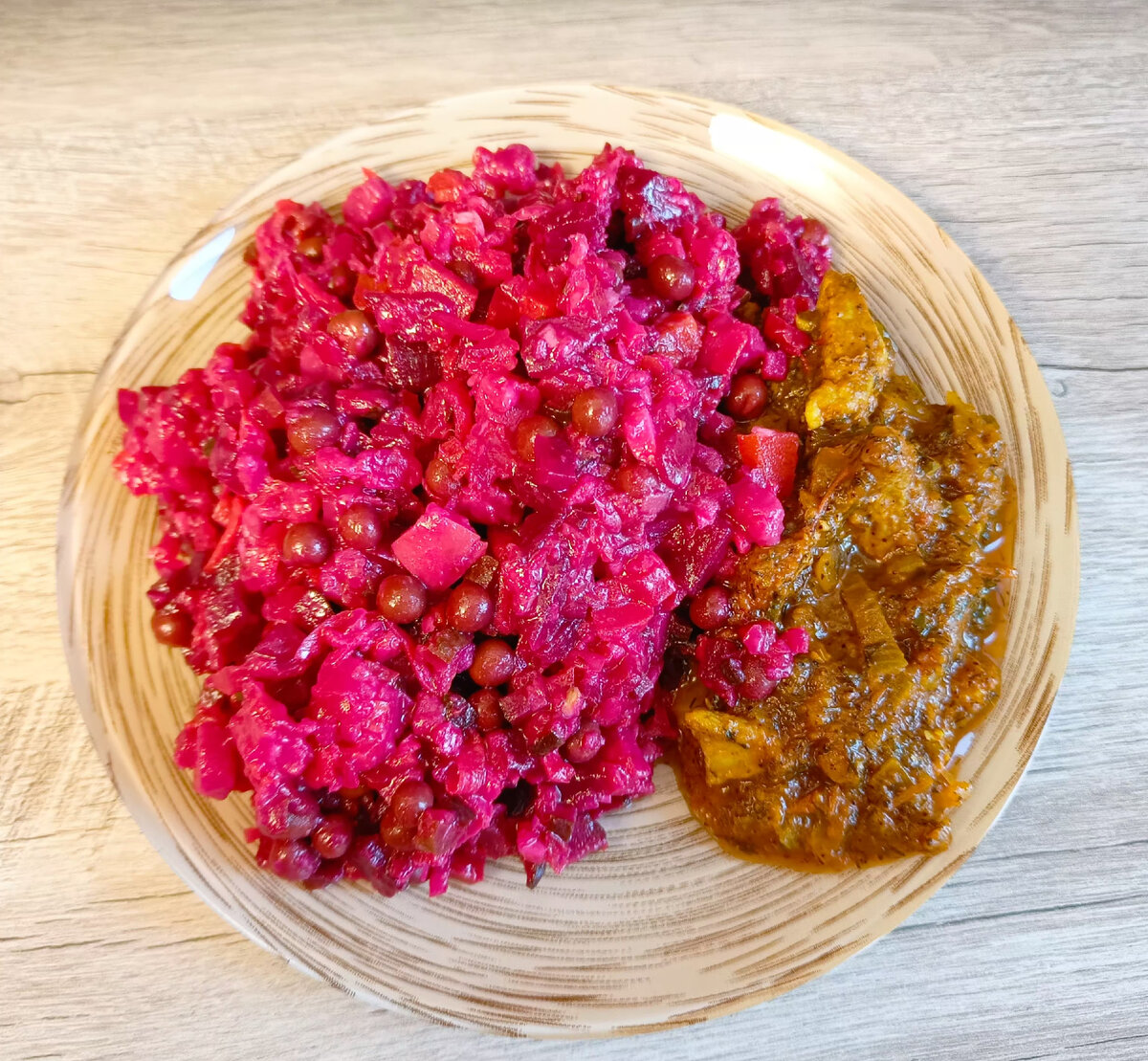 Камчатский краб в ресторане. Рыбный стол. Питание дальнего востока. Блюда тайской кухни. Блюда дальневосточной кухни.