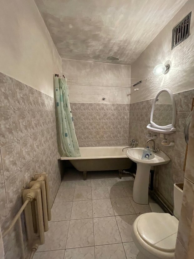 Планировка ванны с туалетом. Двери в ванную и туалет. Даирные проемы в сан узел. Планировка совмещенного санузла 4 кв. М.