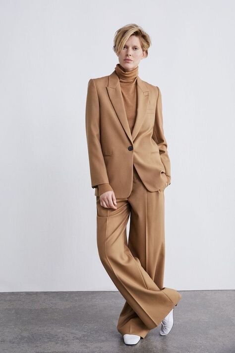 Последние дефиле. Юдашкин неделя моды в москве. Последние дефиле. Versace ss 2018. Модели на подиуме.