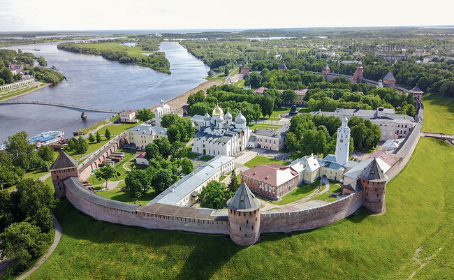 Вы думали, центр Великого Новгорода - вот  это место? Ничего-то вы не знаете о Великом Новгороде периода правления  г-на Никитина...
