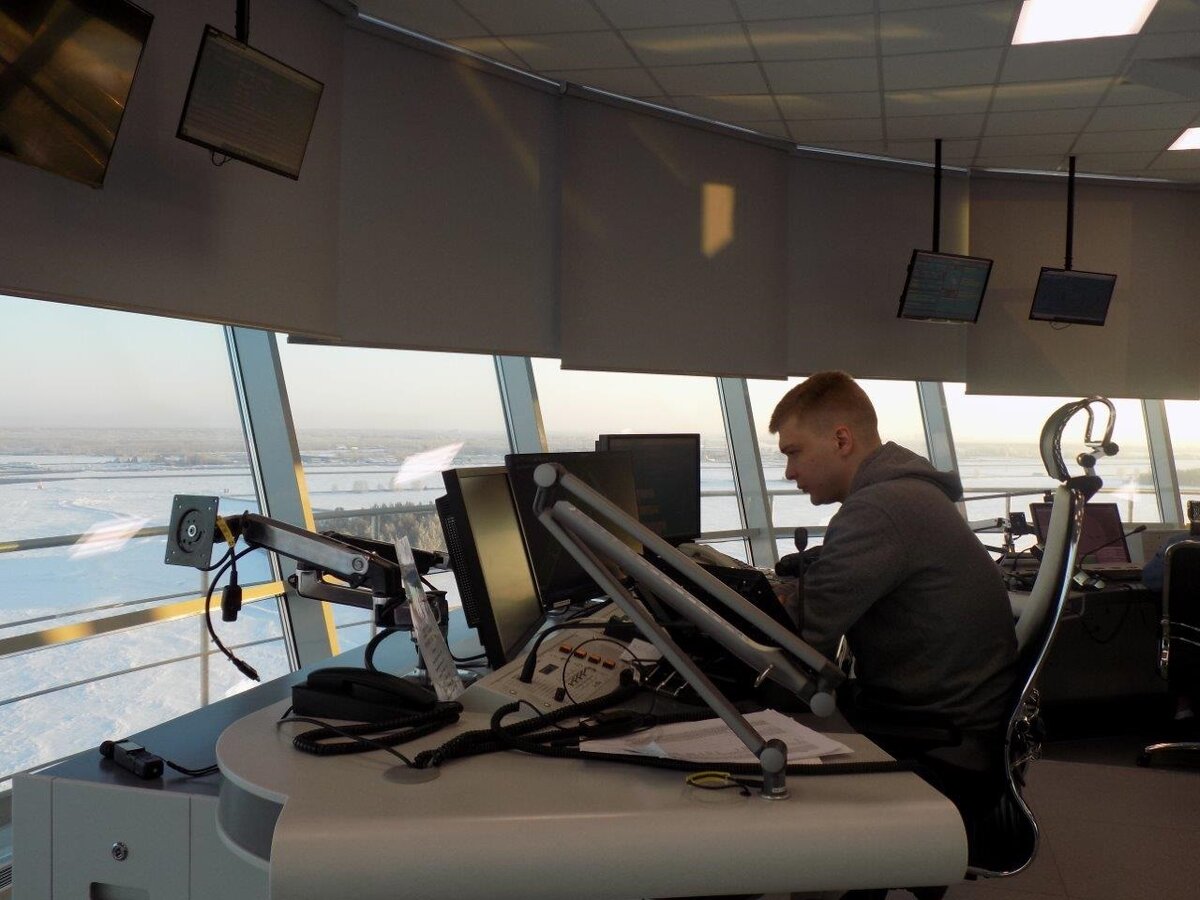 Обеспечение воздушного движения. Диспетчерский пульт алмаз-антей орвд. Обеспечение воздушного движения. Рц ес орвд. Новосибирский укрупненный центр ес орвд.