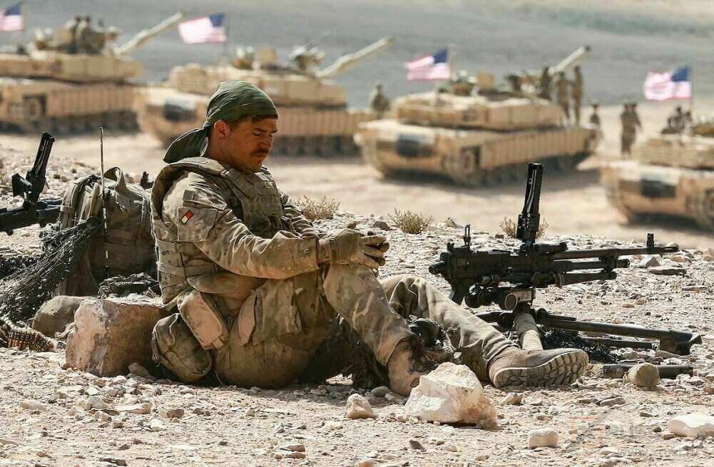  Американцы на военной бае где-то в песках Иордании.  фото: картинки  яндекса.